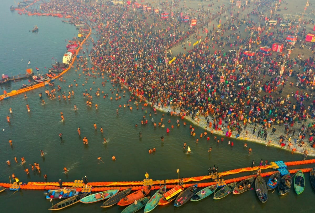 kumbh mela 2019 shai snan in mauni amavashya Mahamandaleshwar Niranjan Jyoti at prayagraj