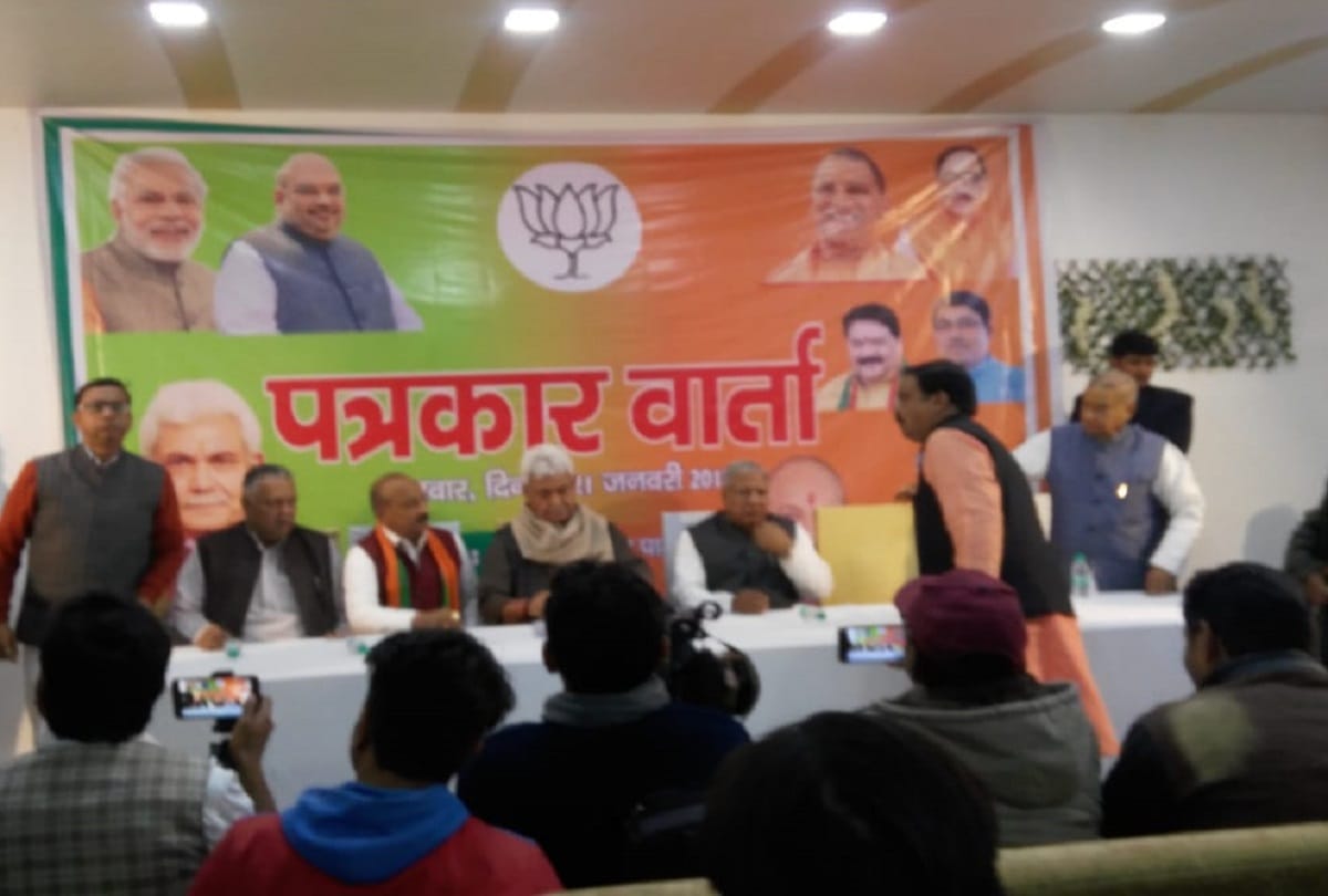Meerut, Manoj Sinha says Modi Government is going ahead in surgical strike, and Naxalites are dying