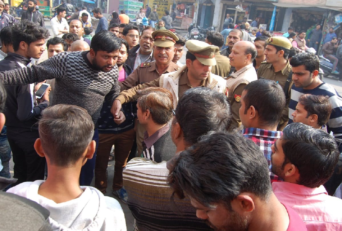 Communal tension in Meerut and Police force is deployed in the city