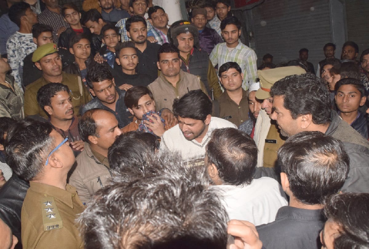 Communal tension in Meerut and Police force is deployed in the city
