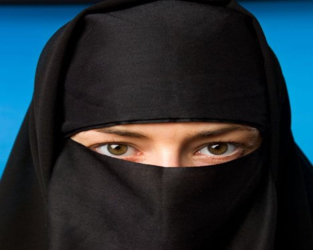 Know about a true story of Saudi Arabia women life Behind the Veil