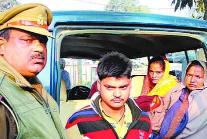 police arrested three smugglers with 324 tortoises in barabanki