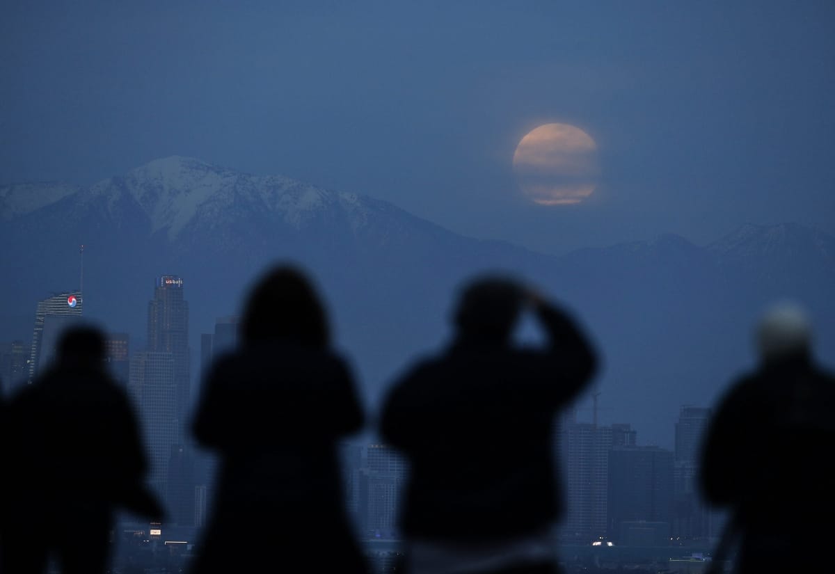 Pictures of Super blood wolf moon in world