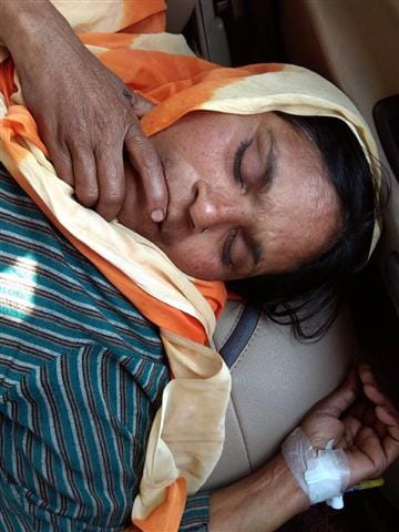 Fierce fights in a woman's throat in a quarrel