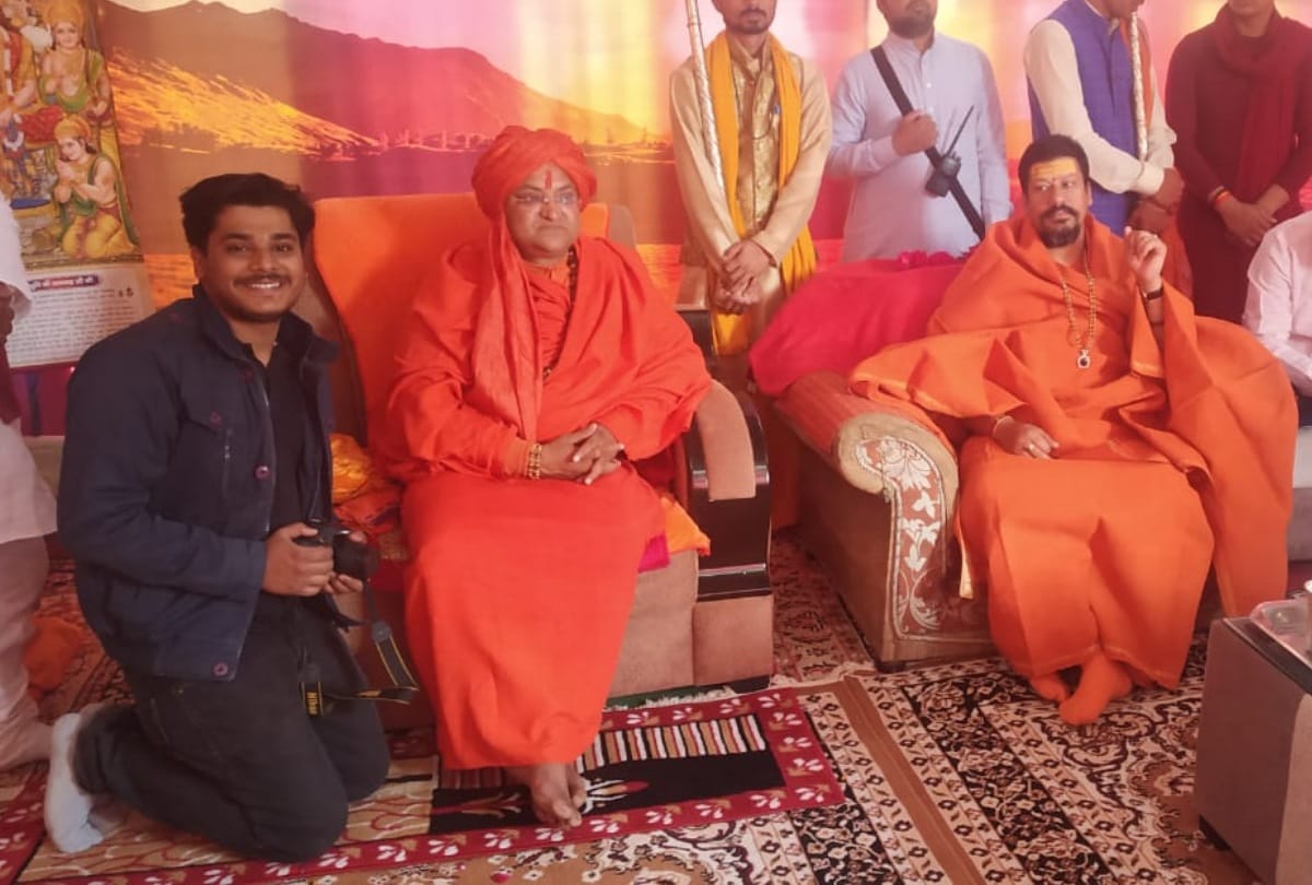 Kumbh 2019: Mahamandaleshwar Umakantananda of Mauritius arrived at Kumbh mela