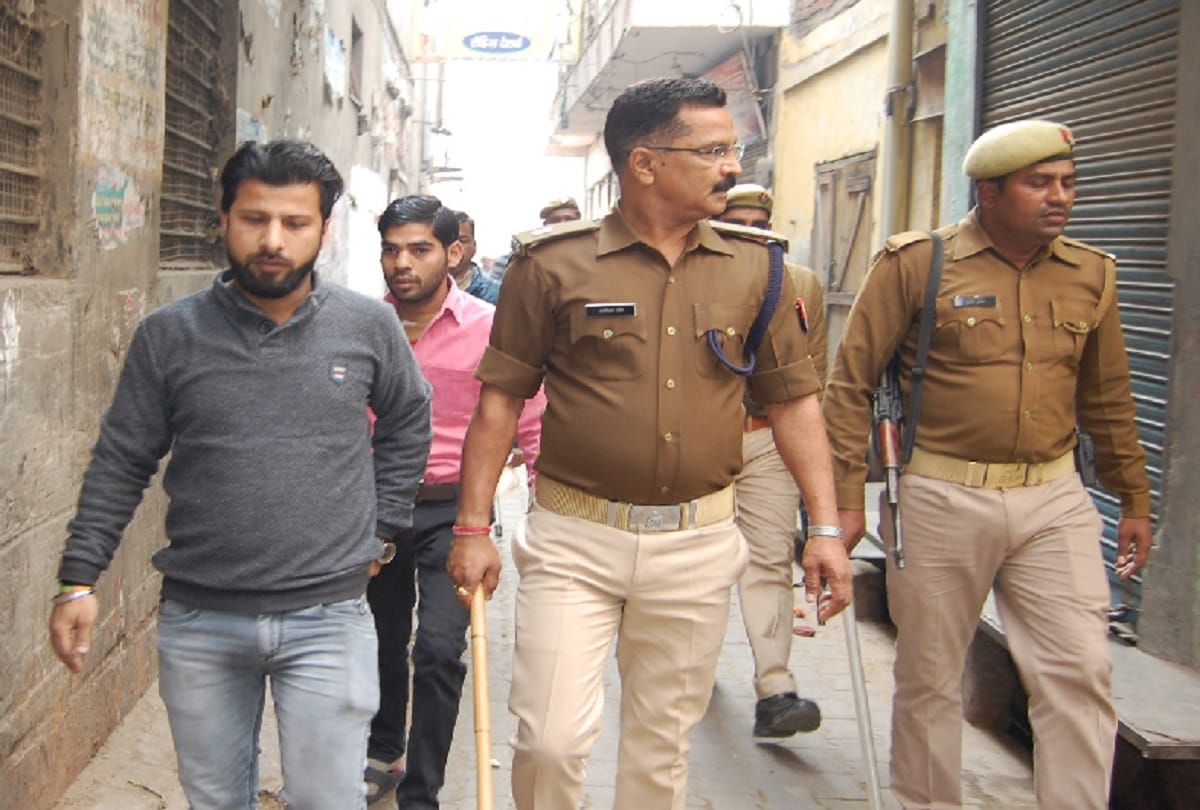 Police reaching Auraiya in search of robbers