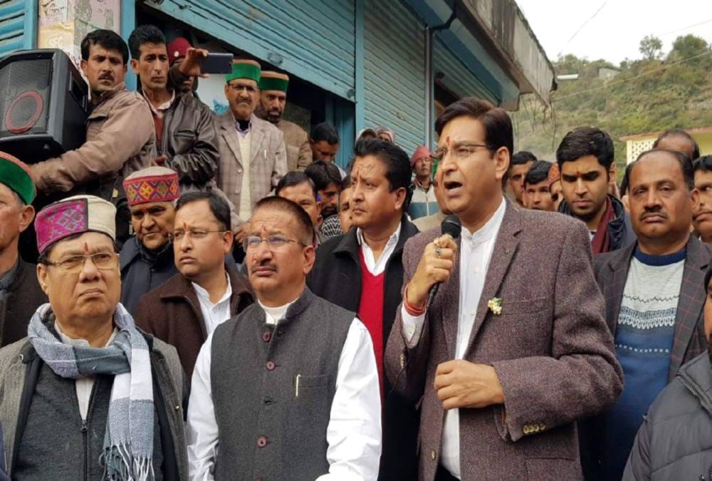 Congress parivartan yatra stop due to snowfall in uttarakhand
