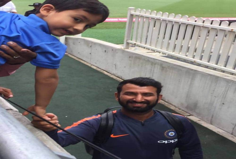 Virat kohli gift his batting pad to uttarakhand boy after India vs australia match wins