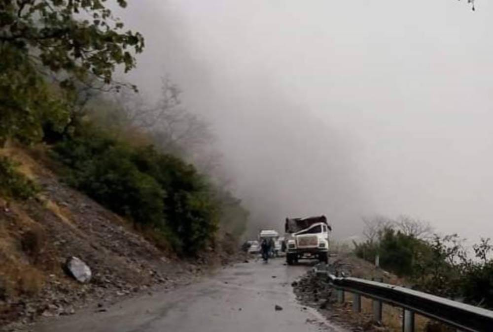Big Accident on badrinath highway due to heavy rain truck driver killed 