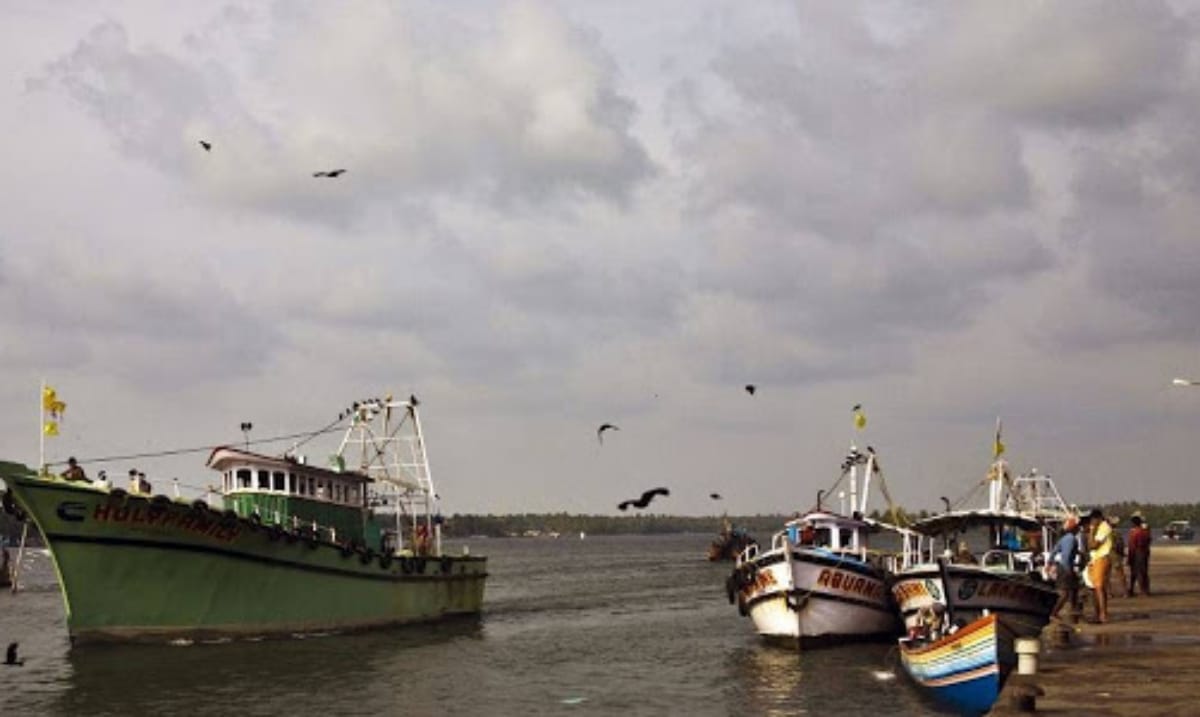 Maharashtra Palghar One killed as five overturned on Vasai Beach