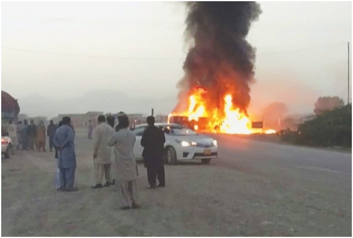 27 people died in pakistan in a bus accident