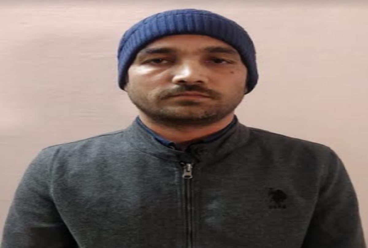 Meerut, STF arrested the gangster's customs superintendent