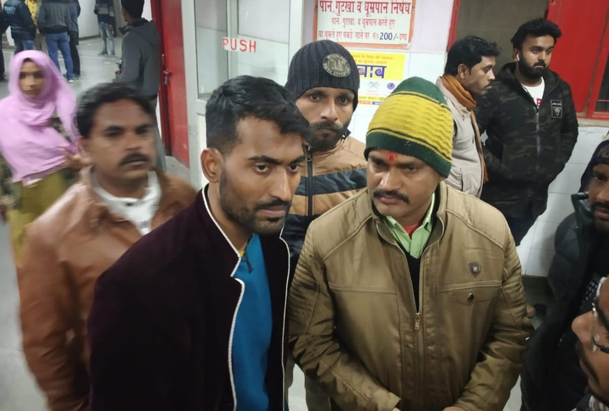 criminals attacked on railway contractor in lucknow