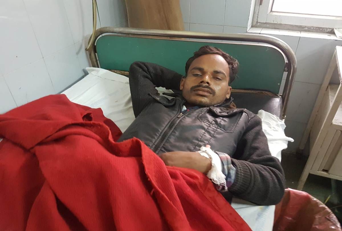 Shootout between police and criminal in Aligarh