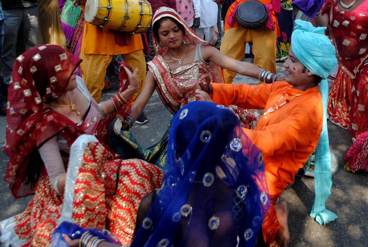 Grand welcome of migrants in varanasi see photos