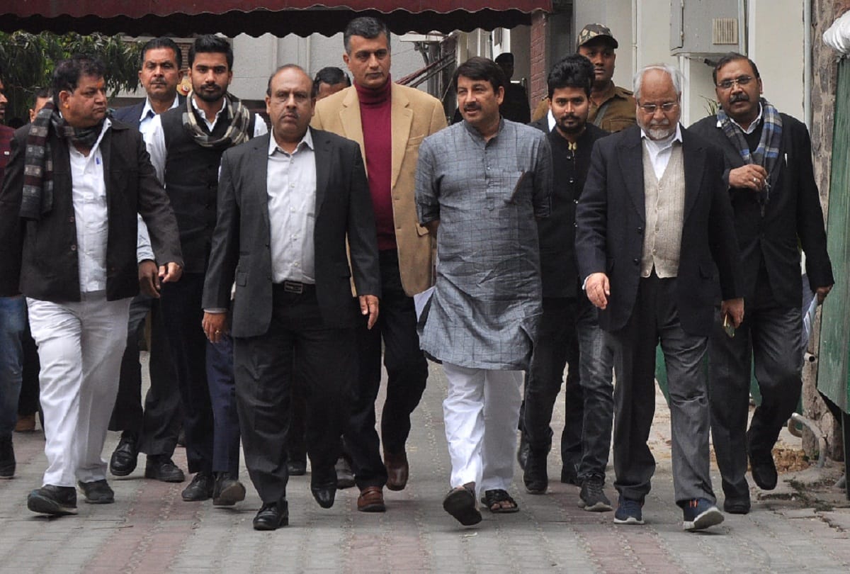 BJP interested in placing gun on the shoulder of Congress in delhi