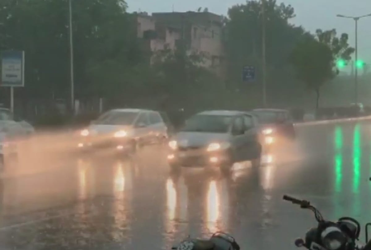rains likely to happen in delhi ncr today, trains delay due to bad weather