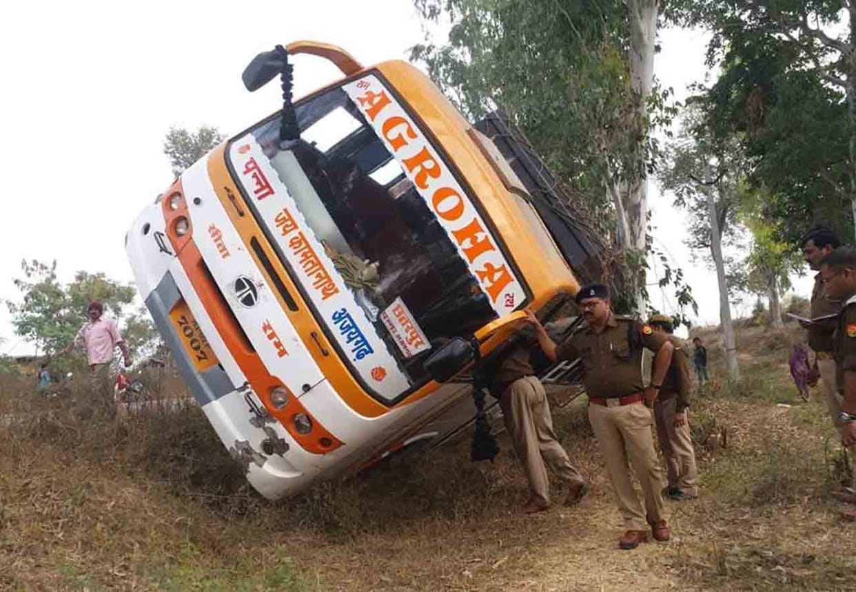 bus accident on highway in chitrakoot