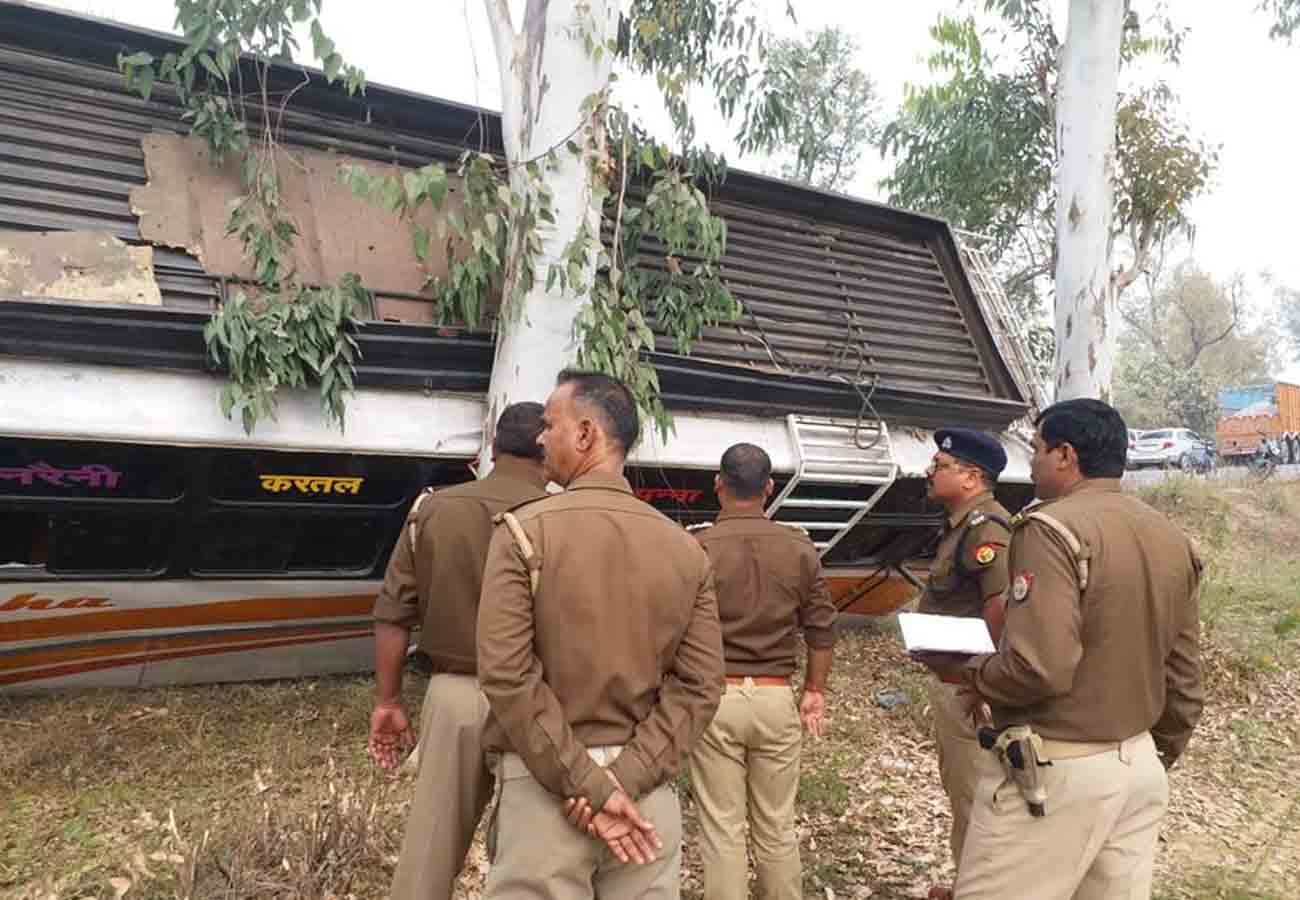 bus accident on highway in chitrakoot