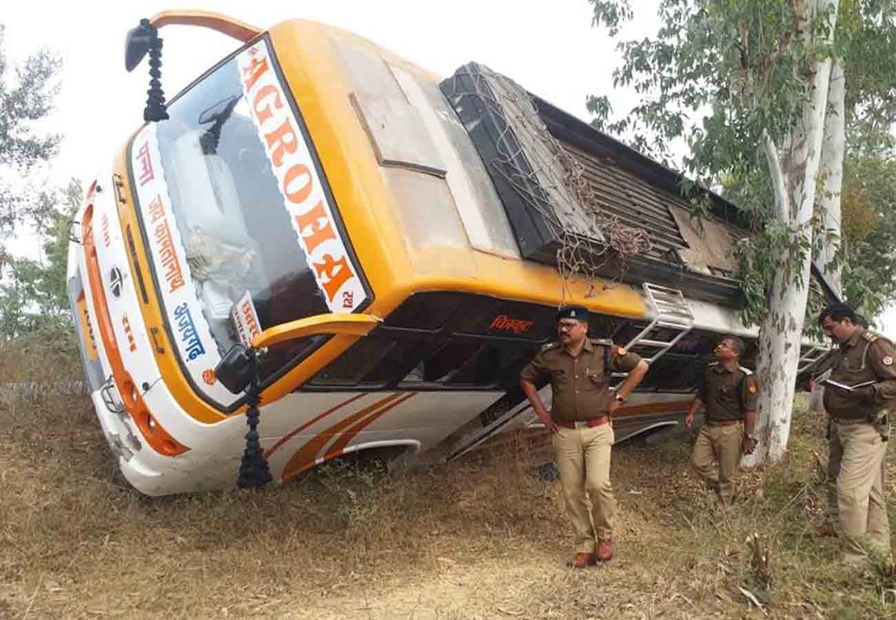 bus accident on highway in chitrakoot