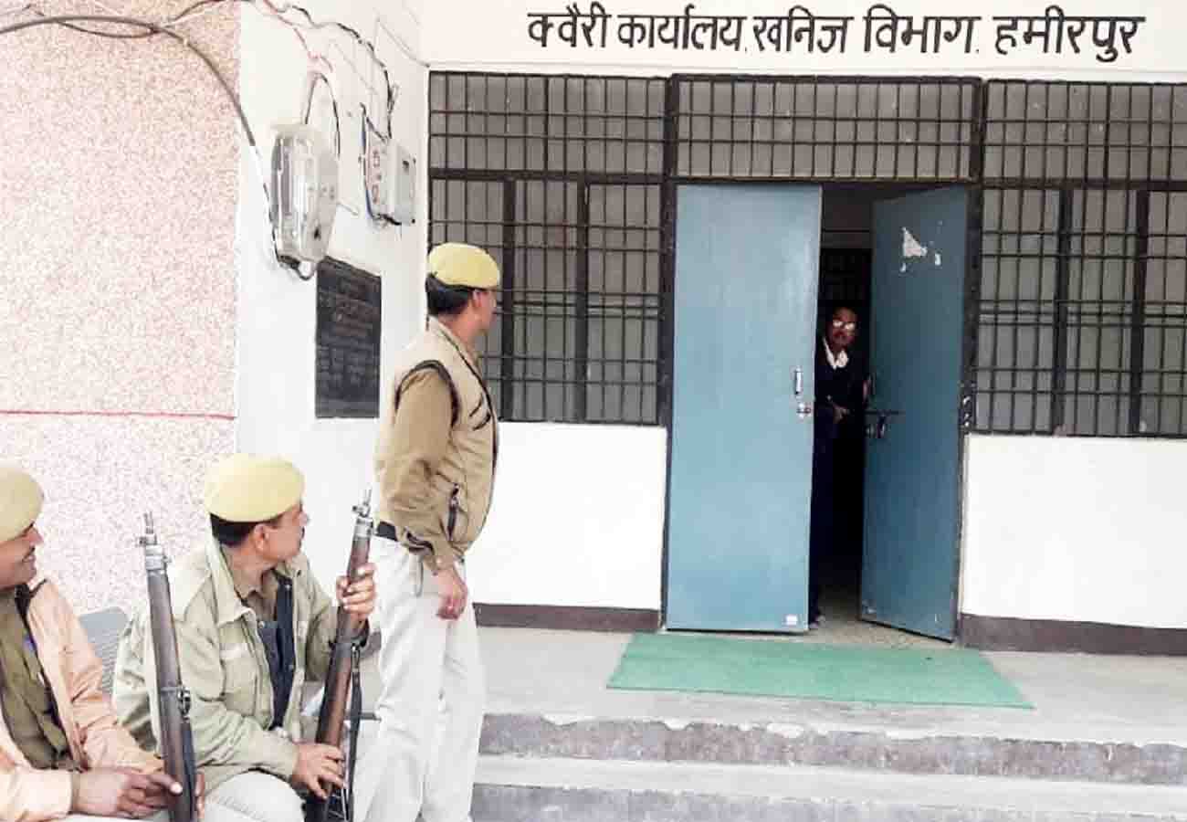 cbi team reached hamirpur to investigate illegal mining in up