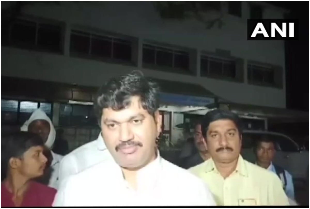 NCP leader dhananjay munde demands probe in alleged evm hacking gopinath munde killed