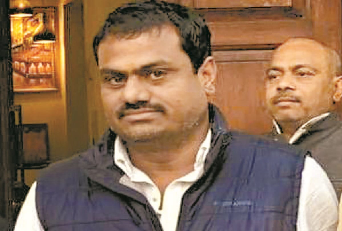 criminals attacked on railway contractor in lucknow