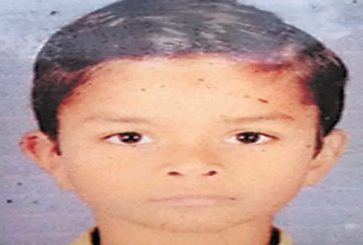 Due to drowning in the toilet of the school, the locked student drowned in the drain
