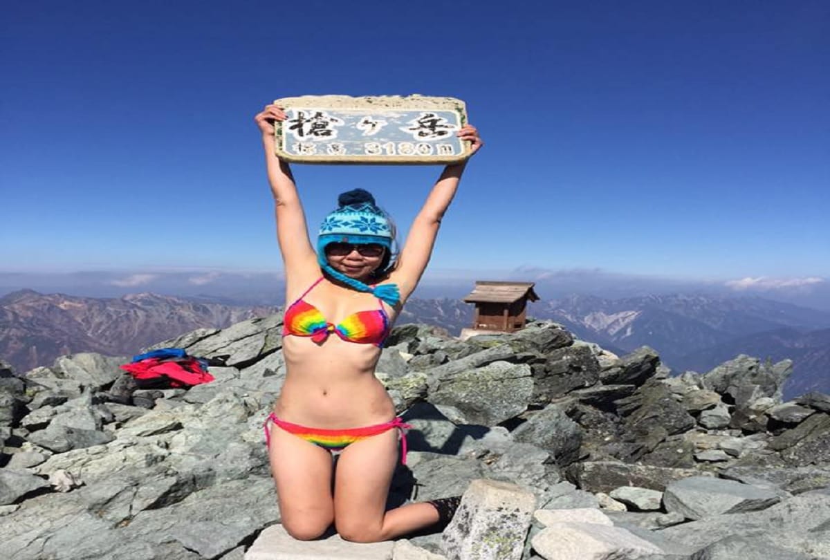 famous bikini hiker gigi wu died on fell from mountain fall due to taken selfie