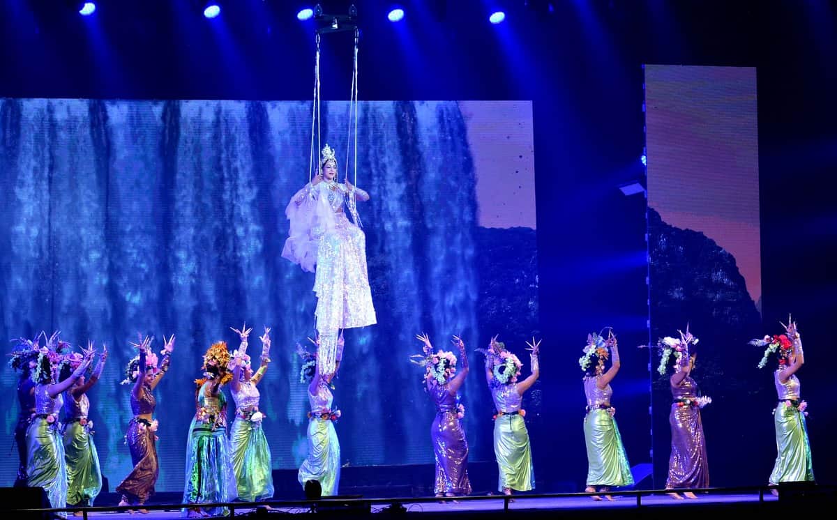 Hema malini performed as goddess ganga at pravasi bhartiya sammelan