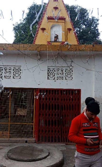 धार्मिक स्थल में मांस के टुकड़े, सींग मिलने पर तनाव
