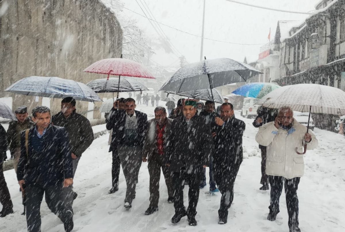 Chief Minister Jairam Thakur reviewed the situation during the snowfall in shimla