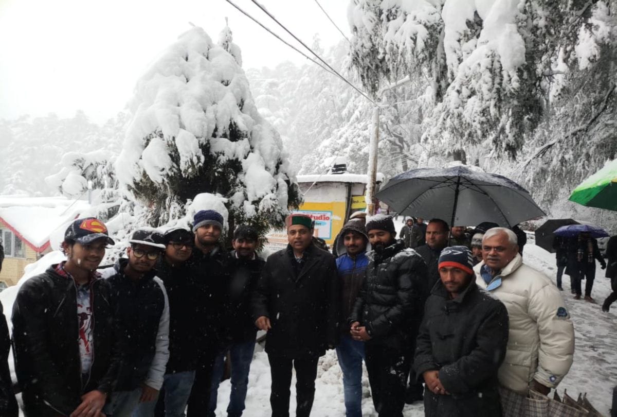 Chief Minister Jairam Thakur reviewed the situation during the snowfall in shimla