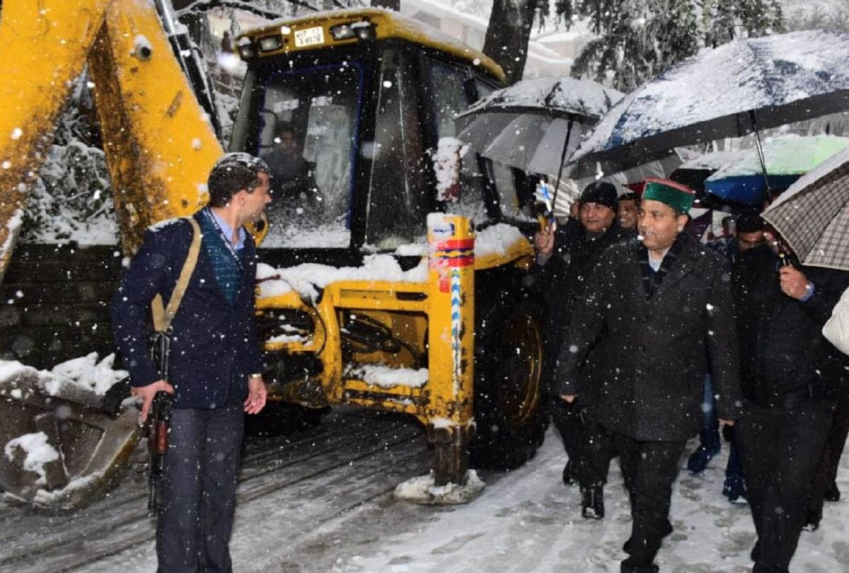 Chief Minister Jairam Thakur reviewed the situation during the snowfall in shimla
