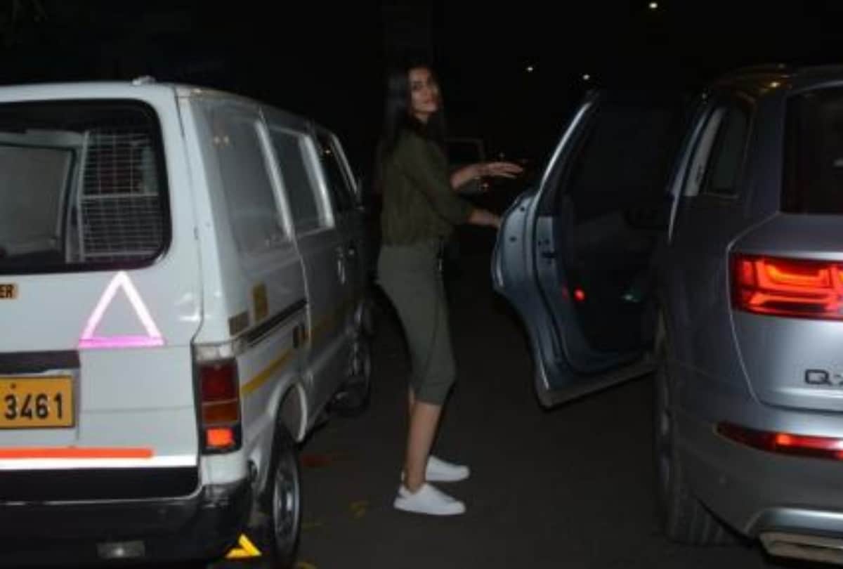 sushant singh rajput birthday bash kriti sanon join
