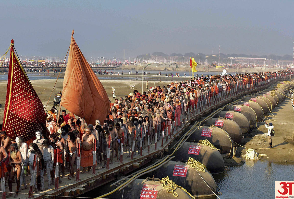 Republic Day 2019:National Flag and Dharm dhwaj together at Sangam Kumbh Mela