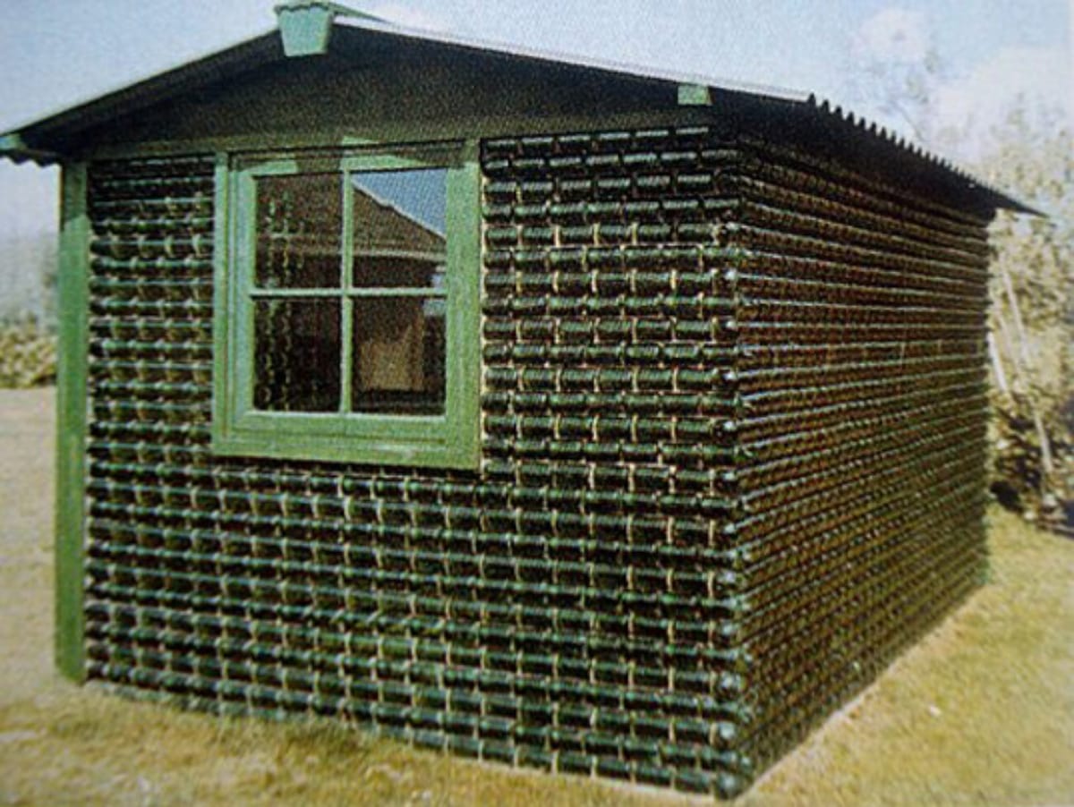 Nigerian people are making homes with plastic bottles