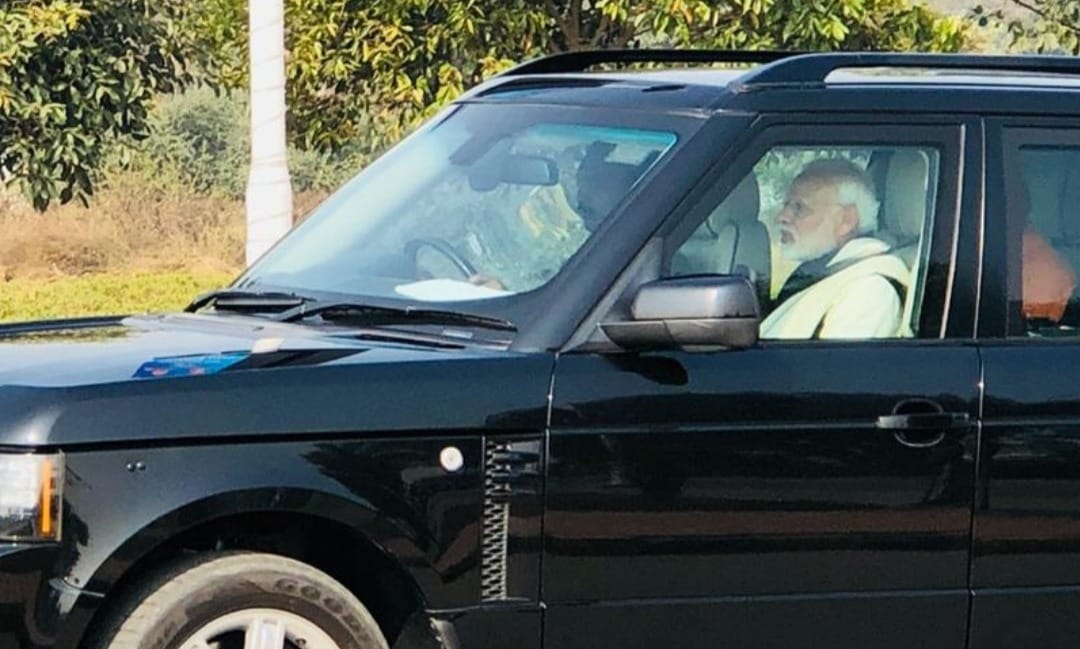 Prime Minister Narendra Modi has left for Kalagarh from Bijnor and interacted with the officials