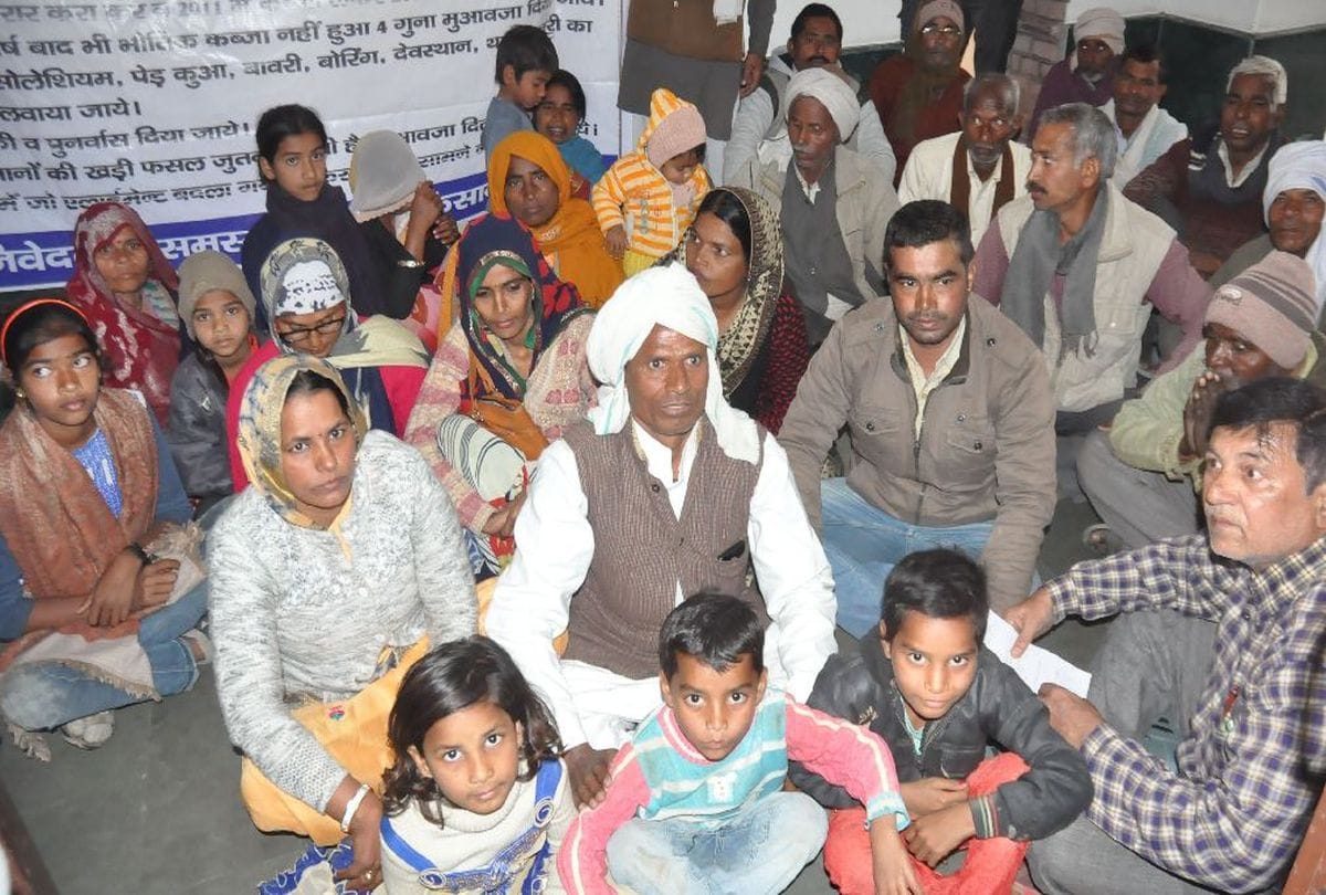 Agra farmers protests in unique style