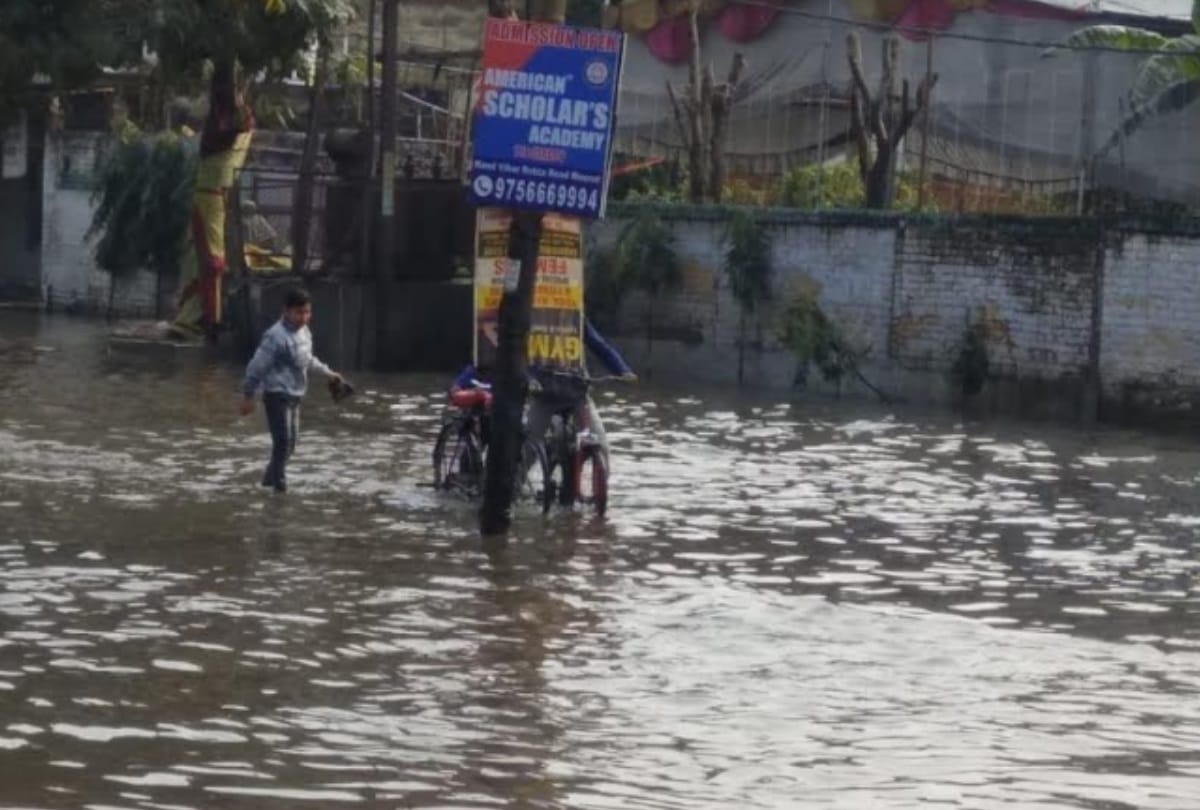 भारी बारिश के स्वारघाट क्षेत्र की बिजली ठप्प