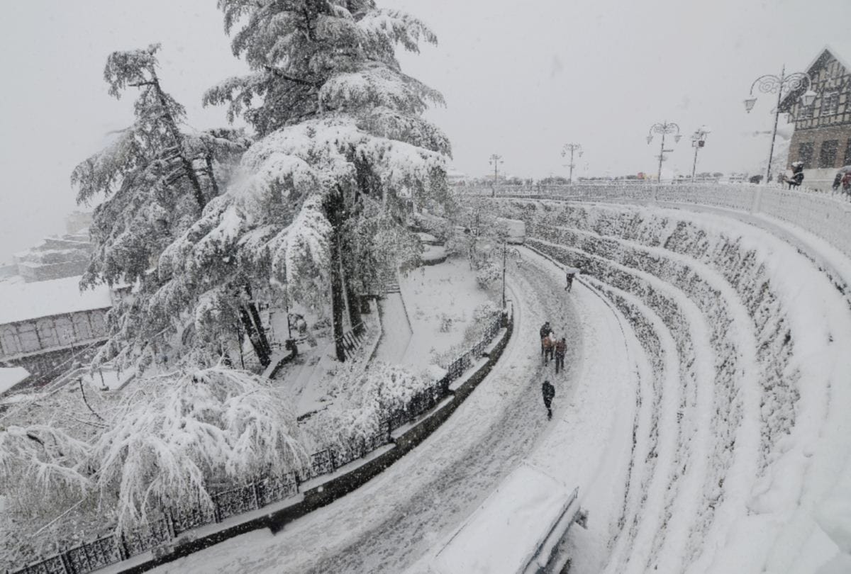 heavy snowfall recorded in shimla after fourteen years