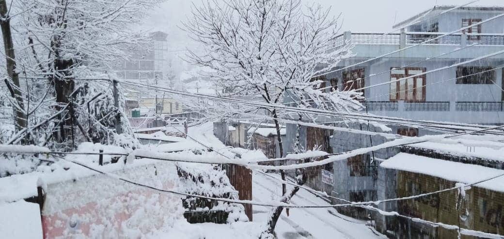 Snowfall covered uttarakhand hilly areas photos
