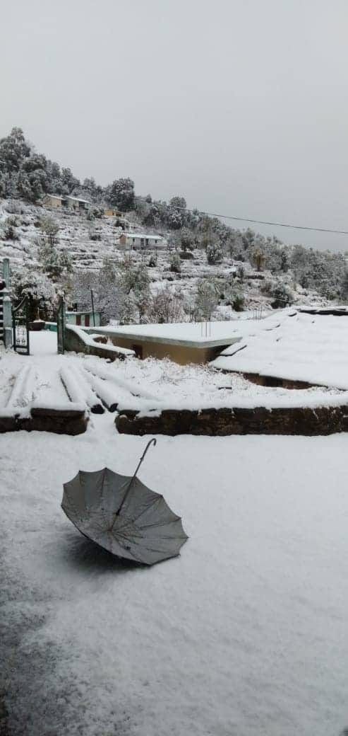Snowfall covered uttarakhand hilly areas photos