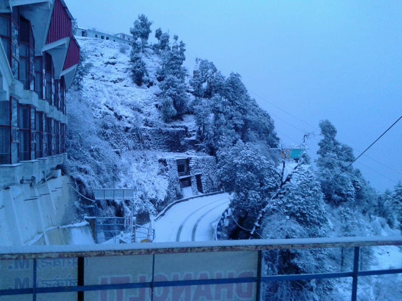 Shahid kapoor arrives uttarakhand for new film shooting in snowfall