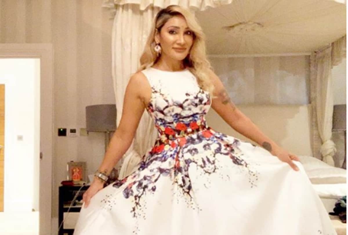 Sofia Hayat angry on people who compare her with Sana Khan