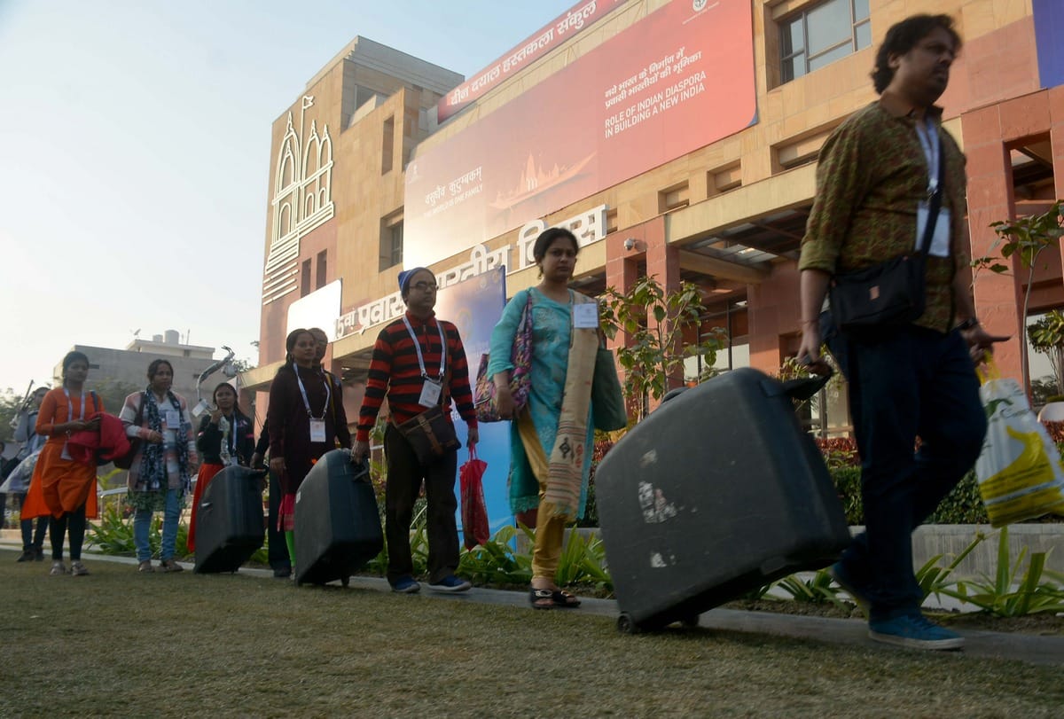 900 guests came kashi from many countries in pravasi bhartiya sammelan