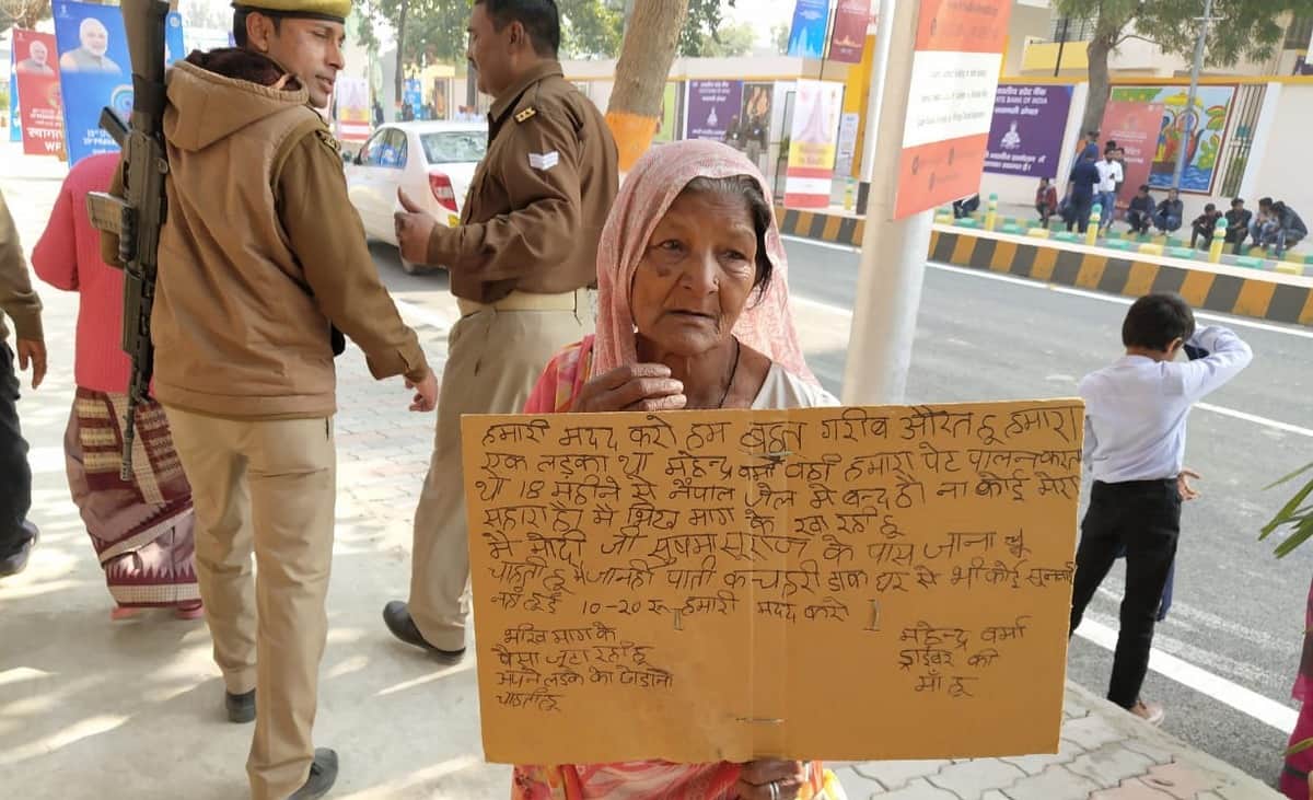 Old mother wants meet to PM Modi for take back her son from Nepal