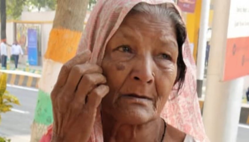 Old mother wants meet to PM Modi for take back her son from Nepal