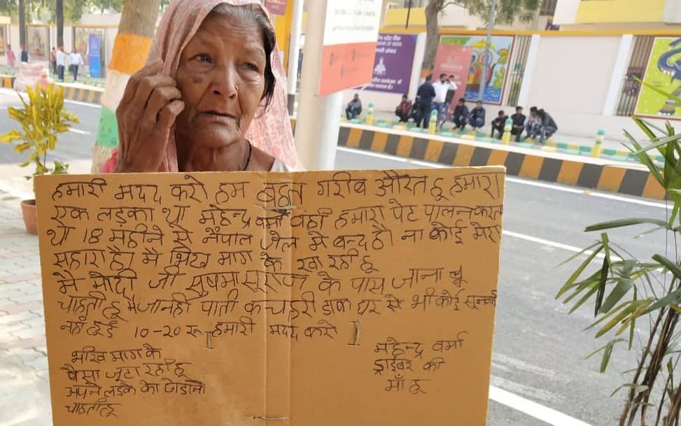 Old mother wants meet to PM Modi for take back her son from Nepal