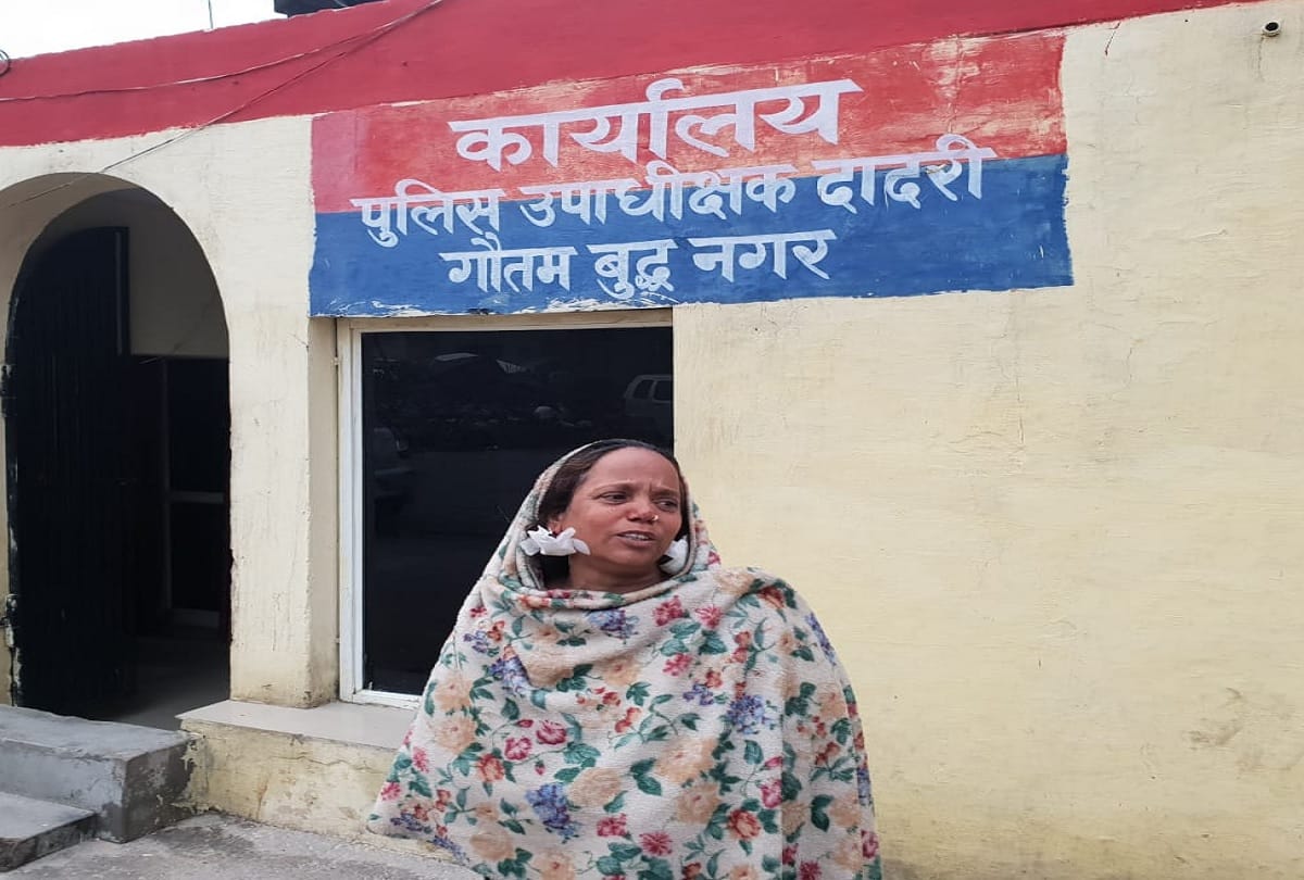 husband cut ears his wife In Greater Noida